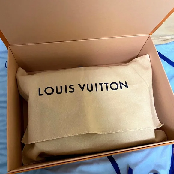 Authentic Louis Vuitton Pochette Metis Monogram Shoulder Bag